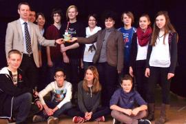 Die Schüler des Schulsanitätsdiensts mit Boris Hackl, Elke Hornung und Claudia Ankerne.
