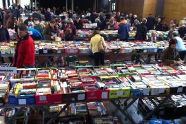 Der alljährliche Bücherflohmarkt des Puchheimer Kulturzentrums PUC bietet neben Büchern auch DVD's und CD's