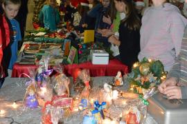 Anfang Dezember veranstaltete das Gymnasium Puchheim den alljährlichen Weihnachtsbasar. In diesem Jahr geht der Erlös des Weihnachtsbasars an die Organisation „ShelterBox“. Diese setzt sich dafür ein, den Menschen in Katastrophengebieten, wie derzeit auf den Philippinen, Hilfspakete schnellstmöglich zukommen zu lassen.