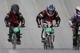Durch diese super Platzierungen konnte das Racing Team in der Mannschaftswertung auch die Gastgeber schlagen und liegt gleich zu Saisonbeginn in Führung.