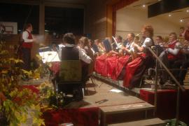Zu einem facettenreichen und fetzigen Herbstkonzert hatte der Musikverein Althegnenberg Anfang November in die Mehrzweckhalle eingeladen