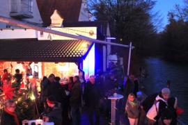 Anlässlich des traditionellen Luzienhäuschenschwimmens lud auch in diesem Jahr das Restaurant Vierwasser Mitte Dezember auf die winterliche Terrasse zum Charity Weihnachtsmarkt, dem Amperkindlmarkt ein.