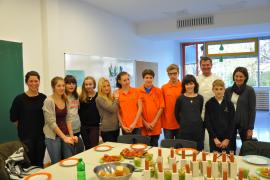 Peter Greppmayr mit Kochkursteilnehmer