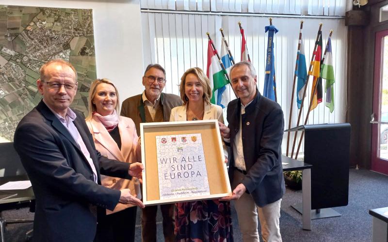 Von links: Jácint Horváth (Erster Bürgermeister Nagykanizsa), Terhikki Lehtonen (Stadt Salo), Altbürgermeister Dr. Herbert Kränzlein, Judit Pakulár (Erste Bürgermeisterin Zalakaros) sowie Erster Bürgermeister Norbert Seidl.