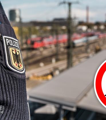 Am Sonntagabend (13. April) hielten sich drei Jugendliche im Alter von 14 und 15 Jahren in der Nähe des S-Bahnhaltepunktes Eichenau auf. Einer der 15-Jährigen legte Schottersteine auf die Schienen. Daraufhin kam es zu einem gefährlichen Vorfall mit einer einfahrenden S-Bahn. Kurz darauf entfernte sich einer der Jugendlichen vom Tatort.