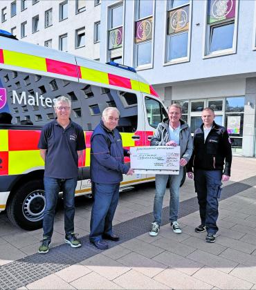 Lions Club Germering spendet für Herzenswunschkrankenwagen 