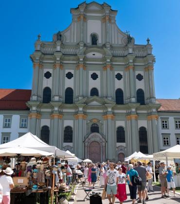 Vom 15. bis 17. August findet zum 35. Mal der beliebte Fürstenfelder Töpfer- und Kunsthandwerkermarkt auf dem Kloster Fürstenfeld-Areal statt.