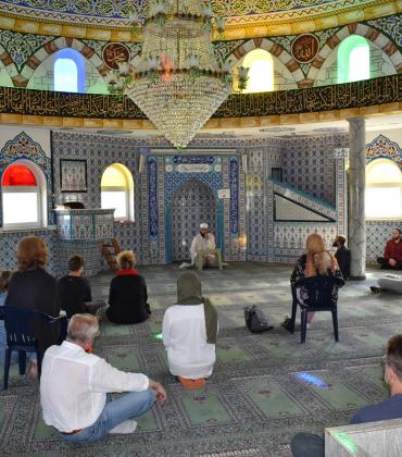 Das Deutsch-Türkische Kulturzentrum lädt am 3. Oktober zum Tag der offenen Moschee ein, der deutschlandweit 2025 stattfindet. 