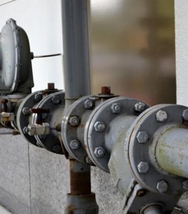 Eine Rohrleitung mit mehreren Ventilen