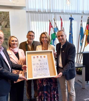 Von links: Jácint Horváth (Erster Bürgermeister Nagykanizsa), Terhikki Lehtonen (Stadt Salo), Altbürgermeister Dr. Herbert Kränzlein, Judit Pakulár (Erste Bürgermeisterin Zalakaros) sowie Erster Bürgermeister Norbert Seidl.